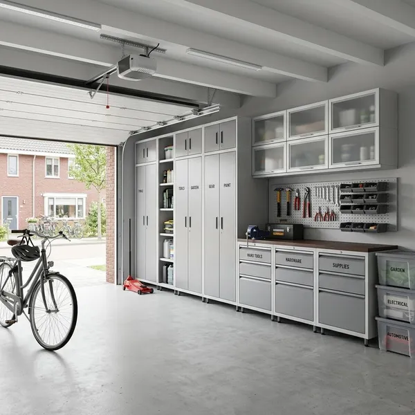 Waarom goede opbergkasten je garage direct praktischer maken